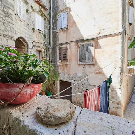 Baba Zorka Appartement *